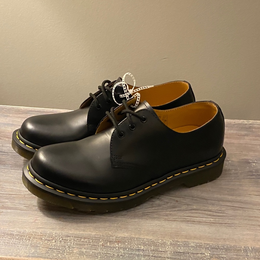 New Dr. Martens Classic black Leather Oxford Shoes